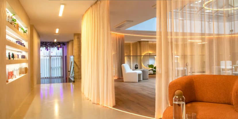 Komplexní beauty reset: speciální 2hod. protokol kombinující výživný elixír, meditaci, hluboký rituál, stimulaci mozku, líčení a měření vitality